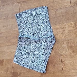 Women's Maurices Sz 13/14 White and Blue Pattern Shorts